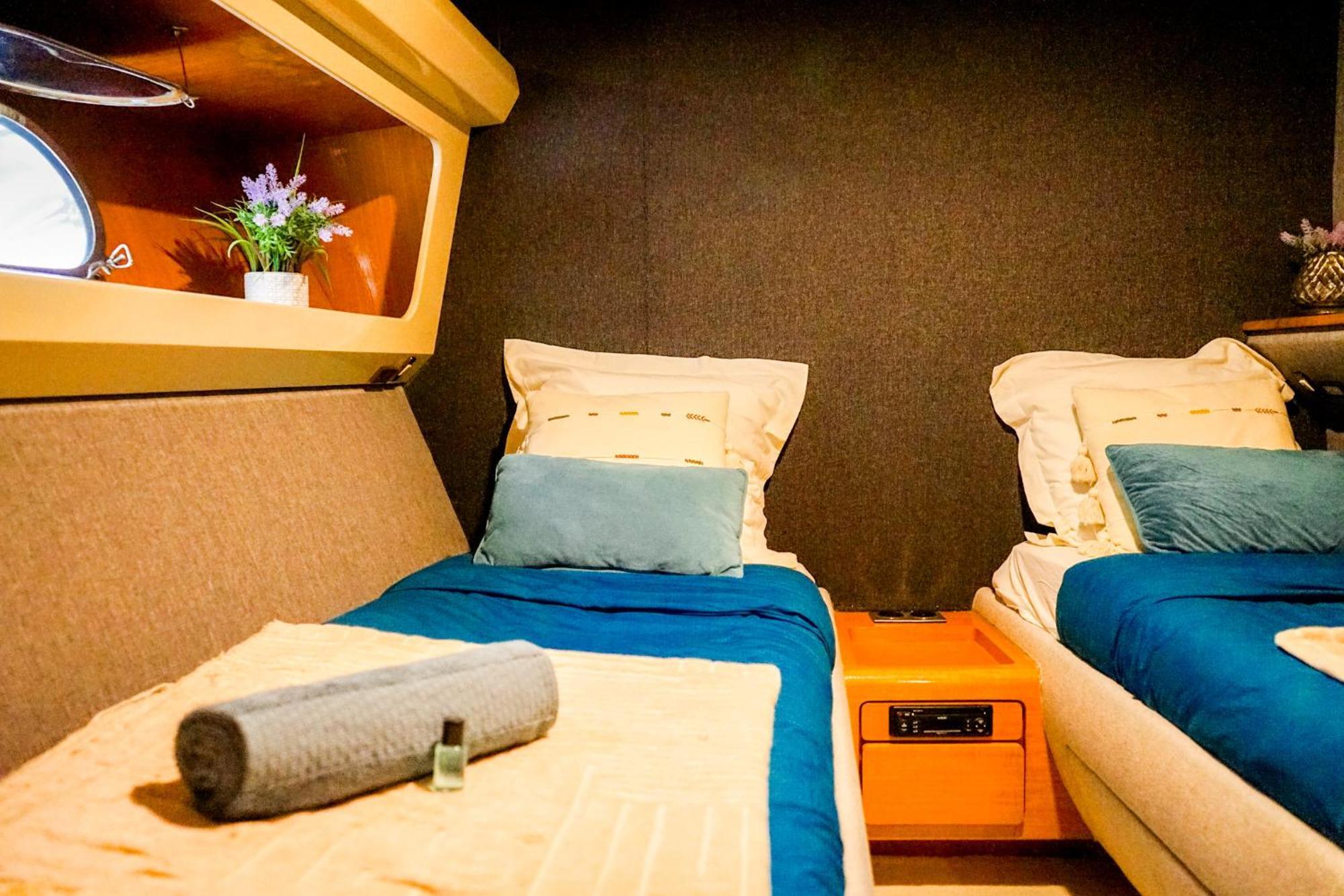 Yacht Aquamarina Vieux Port La Rochelle Hotel La Rochelle  Ngoại thất bức ảnh